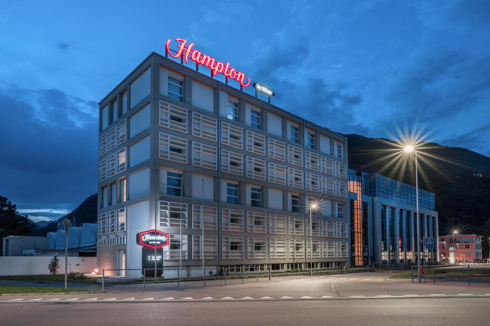 Hotel Hampton By Hilton Locarno à Losone Extérieur photo