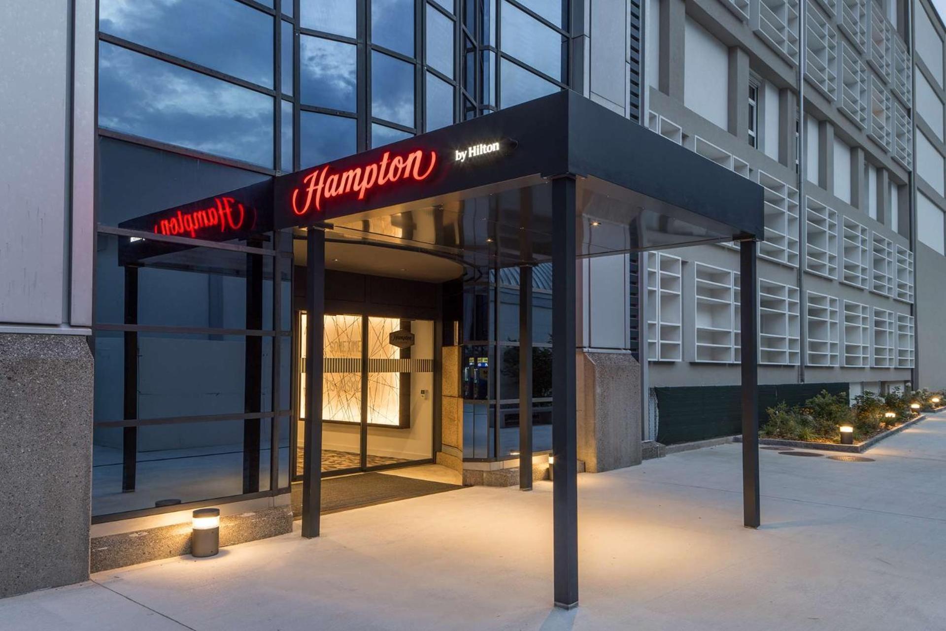 Hotel Hampton By Hilton Locarno à Losone Extérieur photo