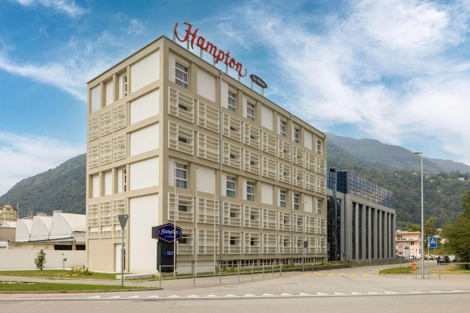Hotel Hampton By Hilton Locarno à Losone Extérieur photo