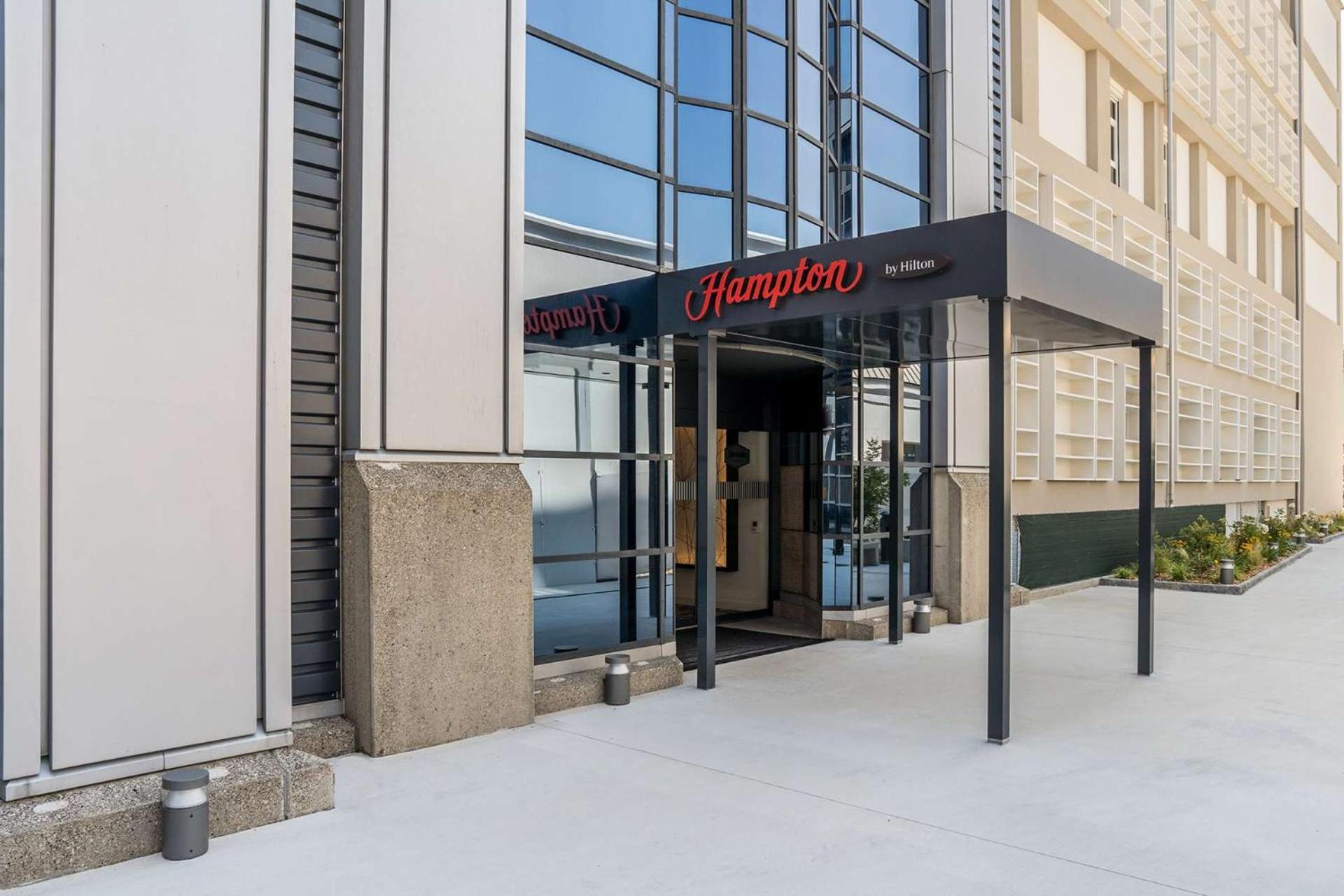 Hotel Hampton By Hilton Locarno à Losone Extérieur photo