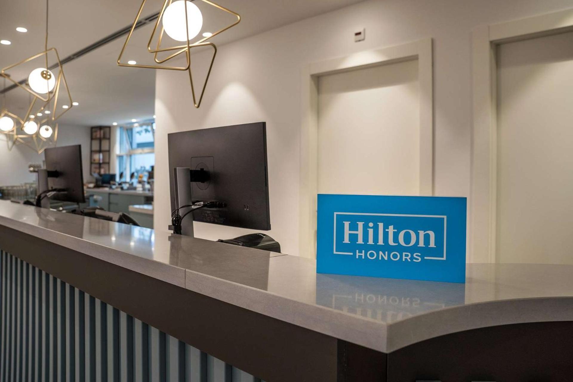 Hotel Hampton By Hilton Locarno à Losone Extérieur photo